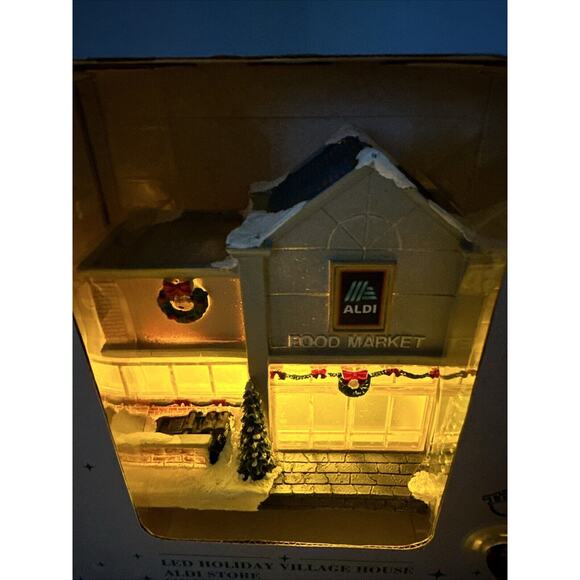 2024 Merry Moments Aldi Store Light Up Holiday Christmas Village House NEW - Picture 3 of 5